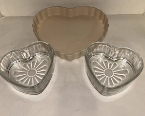 Pfaltzgraff herzförmige Quiche-Schale und zwei herzförmige Schalen (AL61BB) - Bild 1 von 11