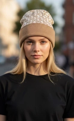 NUEVO CON ETIQUETAS GORRO MICHAEL KORS MUJER CON PUÑOS CAMEL/CREMA OS 537172C PRECIO DE VENTA SUGERIDO POR EL FABRICANTE 42,00 $ Foto 1 de 4