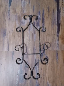 ESTANTE DE PARED DE EXHIBICIÓN VERTICAL DE HIERRO FORJADO TONO DORADO ORNAMENTADO 1 PLACA - Imagen 1 de 10