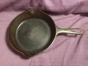 Antique Griswold #5 Small Logo Cast Iron Hollow Handle SKILLET FRY PAN 724 - Picture 1 of 5