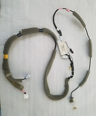 2001 2002 2003 2004 2005 2006 Lexus LS430 Rear Window Antenna 86101-50390 OEM - Image 1 of 4