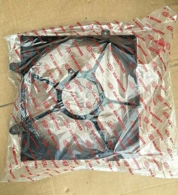 KIA Sedona 2.9CRDi - Fan Shroud 0K55215025, 0K55215210B **Genuine New KIA part - Image 1 of 4