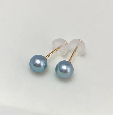 Orecchini rotondi in argento-blu con perle giapponesi Akoya da 5,5 mm borchia... - Immagine 1 di 4