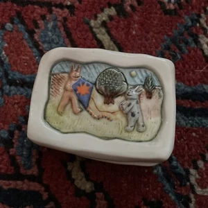 Vintage 90s Laura Wilensky Handmade Porcelain Art Pottery Cute Bunnies Small Box - Picture 1 of 9