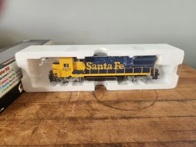 HO Atlas Master Series #9032 Dash 8-40B BNSF/ATSF “Patch Job” #8610 W/ Box  - Image 1 of 4