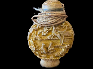 Vintage Carved Chinese Snuff Bottle with scoop - Picture 1 of 4