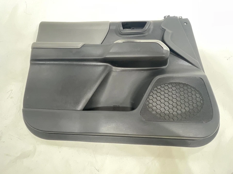 Panel de moldura de puerta del conductor delantero izquierdo negro/gris OEM para Toyota Tacoma 2019-2023 Foto 1 de 4