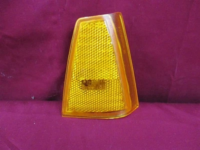 Nuevo de Lote Antiguo OEM Oldsmobile 98 Regency Marcador Lateral Delantero 1987-1990 Mano Derecha Ámbar Foto 1 de 4