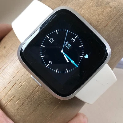 Fitbit Versa Unisex White GPS Health & Fitness Tracker Smartwatch 8" - Image 1 of 4