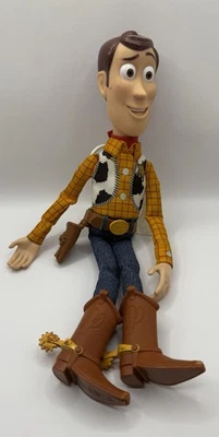 迪士尼皮克斯 Thinkway 玩具总动员伍迪拉绳 15 英寸娃娃已测试一些磨损 — 第 1/4 张图片