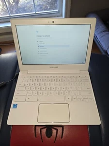Samsung XE503C12-K02US 11.6" Chromebook 2 Computer (Classic White) - Picture 1 of 4