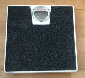 Vintage Hanson Bathroom Weighing Scales Black And White - Picture 1 of 9