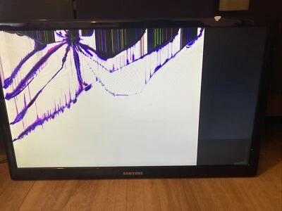 Samsung UE22D5003BW 22” LED Digital TV - Image 1 of 4