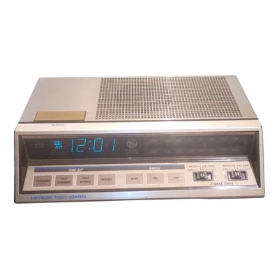 VTG 80s GE 7-4663A Woodgrain AM/FM Alarm Clock Radio - Tested & Fully Working - Image 1 of 3