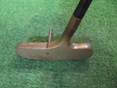 BURKE DEAD EYE PUTTER, UNIQUE SIGHT LINE, LOOK, 35" - Image 1 of 4