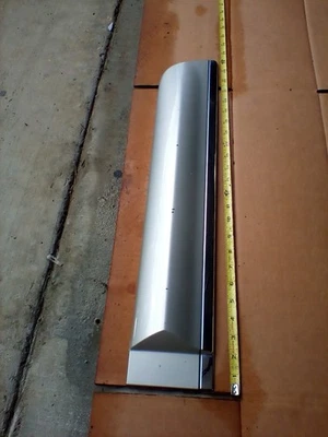 2007-14 Denali Tahoe  YUKON  REAR   DOOR moulding Right passenger  OEM paint 926 - Image 1 of 4