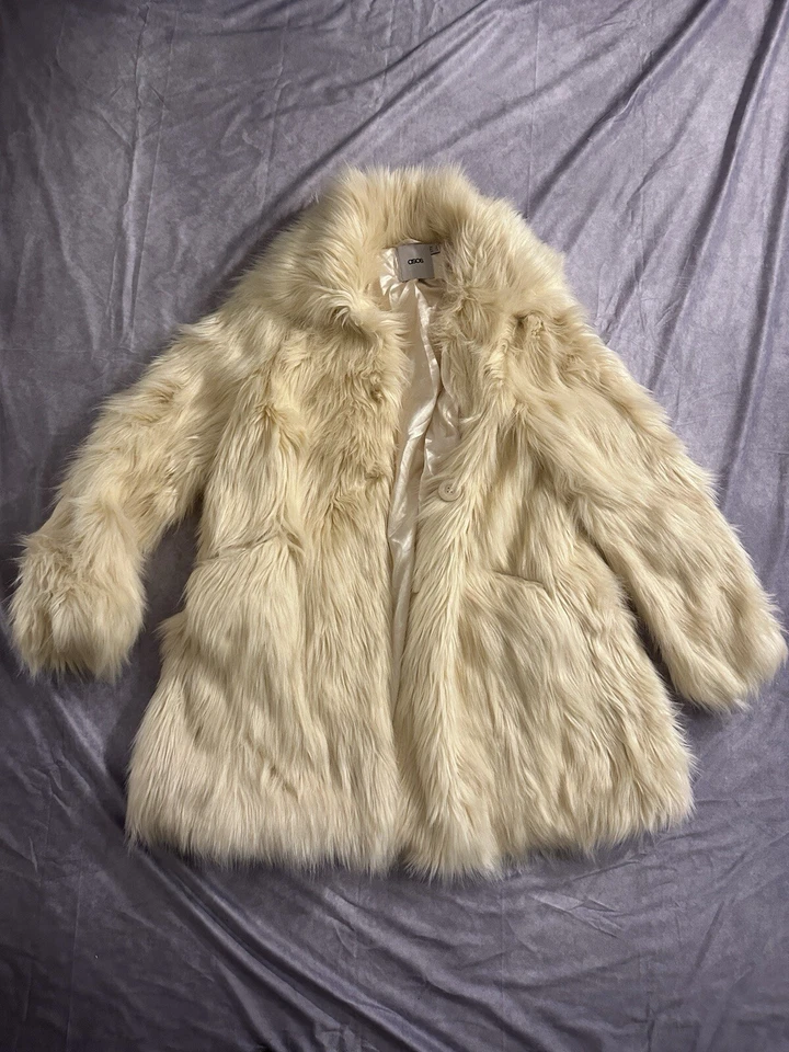 Abrigo de piel beige diseño ASOS Foto 1 de 4