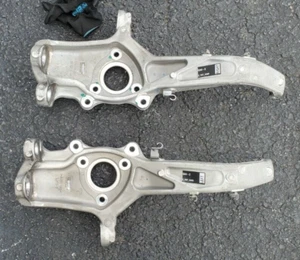 Tesla M3 - Front Righ Suspension Knuckle 1044316-00-E - Foto 1 di 3