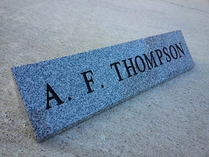 Granit Namensschild (personalisiert) grau (16x3x3) Friedhof Beerdigung Denkmal - Bild 1 von 7