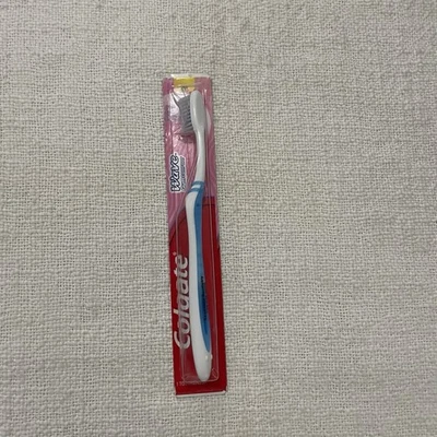 Colgate Soft Compact Head GUM Clean 4x SLIMMER Tip Bristles Toothbrush Vintage - Image 1 of 3