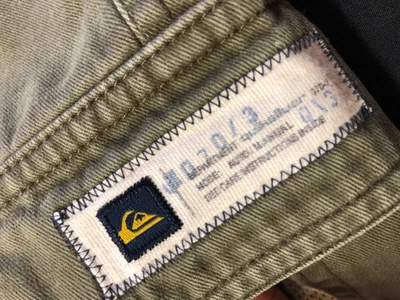 OG QUIKSILVER CARGO PANTALONES CORTOS BOLSILLO ESCONDIDO ALGODÓN PESADO SENDERISMO AL AIRE LIBRE TALLA REAL 34 Foto 1 de 4