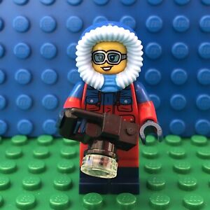 LEGO 71013 Minifigure Series 16 WILDLIFE PHOTOGRAPHER Incomplete