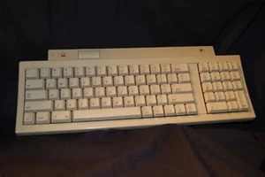M0487 Apple ADB Keyboard II Mac M0487LL/A Macintosh Vintage Funzionante Raro #3 Usato - Foto 1 di 12