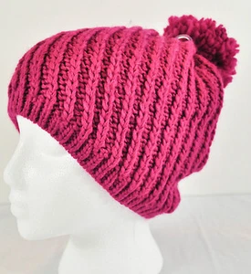 YOUNG WOMAN'S  MAGENTA CLAIRES' CROCHETED  HAT MSRP $12 BRAND NEW!  - Picture 1 of 4