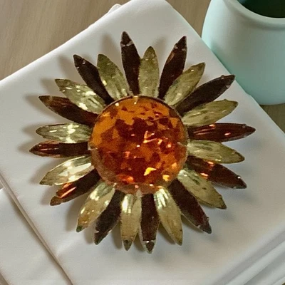 Broche Cúpula De Colección Grande Color Coñac y Ámbar Color Marquesa Estrás Tono Dorado Foto 1 de 2