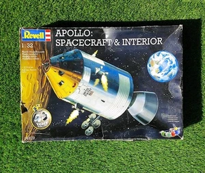 Revell 1:32 Apollo Spacecraft & Interior 04829 Model Kit (Worn Box) - Picture 1 of 12