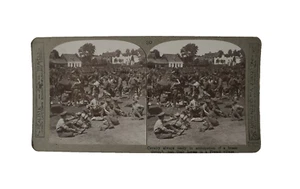 Tarjeta foto 3D Primera Guerra Mundial Stereoview CABALLERÍA BRITÁNICA DESCANSANDO EN PUEBLO FRANCÉS C1918 - Imagen 1 de 4