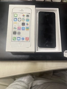 Apple iPhone 5S 32GB storage GSM & CDMA & LTE 8 MP 1560 mAh 4G mobile - Picture 1 of 2