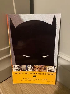 Batman: The Dark Night Returns - Graphic Novel - Picture 1 of 2