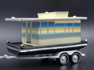 VINTAGE HOUSEBOAT ON TRAILER W TOW 1/64 SCALE POLYRESIN DIORAMA PROP MODEL BOAT - Picture 1 of 8