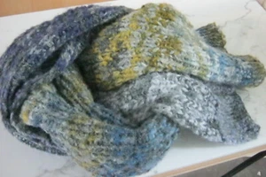 Schal, handegestrickt - 40cm x 184cm- reine  Handarbeit - Bild 1 von 4