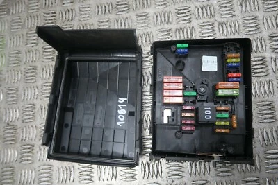 2013 Skoda Yeti 4X4 Fuse Box REF10614 - Image 1 of 4
