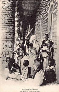 BRITISH EAST AFRICA - Uganda - The Reading Lesson in Toro - Publ. Missionary Sis - Picture 1 of 2