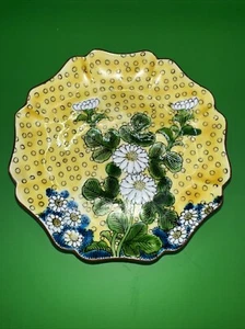 KUTANI HAND PAINTED YELLOW AND WHITE DAISY SCALLOPED EDGE 6.25" BOWL/PLATE - Picture 1 of 12