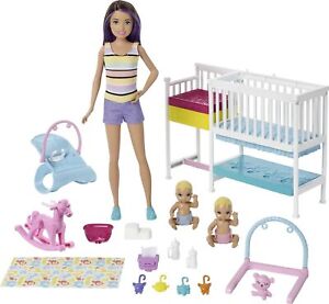 Barbie- Nurserie Skipper Playset, Bambola con Bambolotti, Lettino, Fasciatoio e 