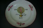918 - ASSIETTE EN  FAIENCE DES ISLETTES  XVIIIème " DECOR AU BALLON " BON VOYAGE