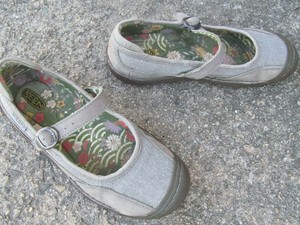 keen velcro sneakers