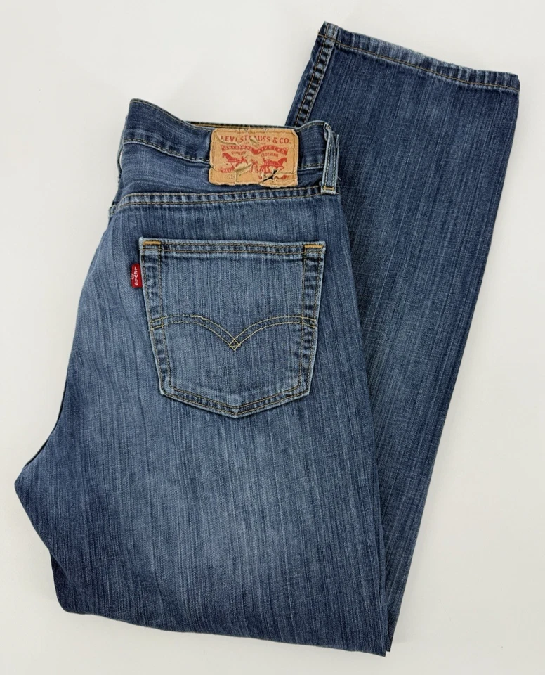 Pantalones de mezclilla americanos ajustados calce desvanecido azul 34x30 Levis 511 para hombre Foto 1 de 4