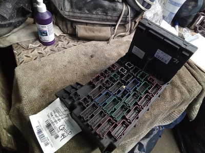 98 99 00 01 02 03 MERCEDES ML320 CAJA FUSIBLES MOTOR 163 TIPO ML320 288840 Foto 1 de 4