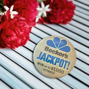 Vintage Becker's Jumbo Jackpot Metal Pin Buttons - Foto 1 di 1