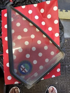 🔥 Alfa Romeo Milano 75 Right Rear Door OEM Quarter Glass window & Gasket ‼️ - Picture 1 of 1