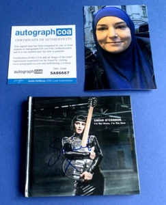 CD firmado en persona SINEAD O'CONNOR NUEVO autógrafo + foto ACOA SA86667 - Imagen 1 de 2