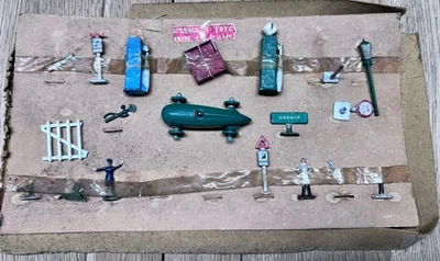 Media Luna: Juego Parcial Raro - Expositor Coche de Carreras. Dañado - Para restauración Foto 1 de 3