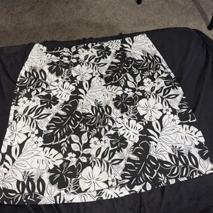 Women’s Size 16 Skirt By Madison Studio Black And White Floral - Picture 1 of 3