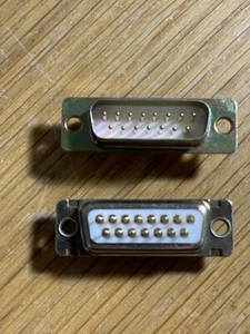 Zwei (2) Amphenol-117 DB15 STECKER 15-polig D-SUB, DA15PU PCB-Halterung - Bild 1 von 2