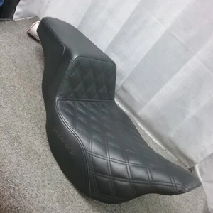 NEW SADDLEMEN 808-07B-172 BLACK STEP-UP, LATTICE STITCH SEAT HARLEY FLH - Picture 1 of 4